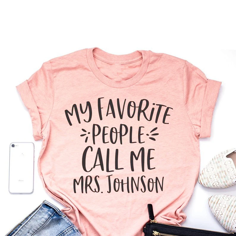 

Футболка с надписью «Call Me Mrs»