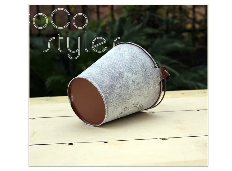 

Cocostyles custom blank vintage white lacquer round iron bucket with handle for lawn wedding welcome gift box and home decor