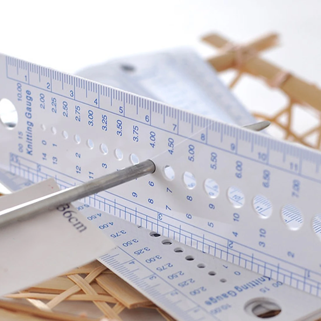 

New 1pcs Plastic Knitting Needle Gauge Inch Cm Ruler Tool (US UK Canada Sizes) 16 X 4 Cm Costura Sewing Accessories Tools