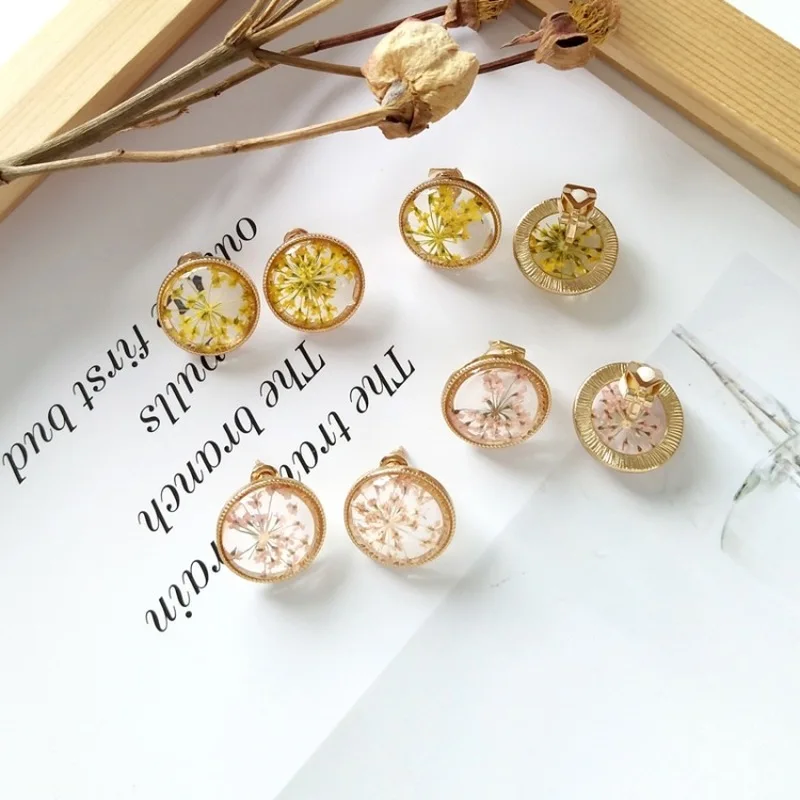 

Korean Creative Simple Flower Specimen Resin Stud Earrings Fashion Women Girl Temperament Exquisite Round Ear Clip Accessories