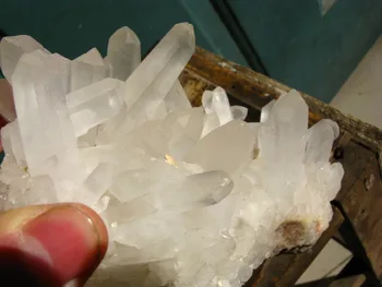 

1400g clear natural rock quartz crystal cluster original