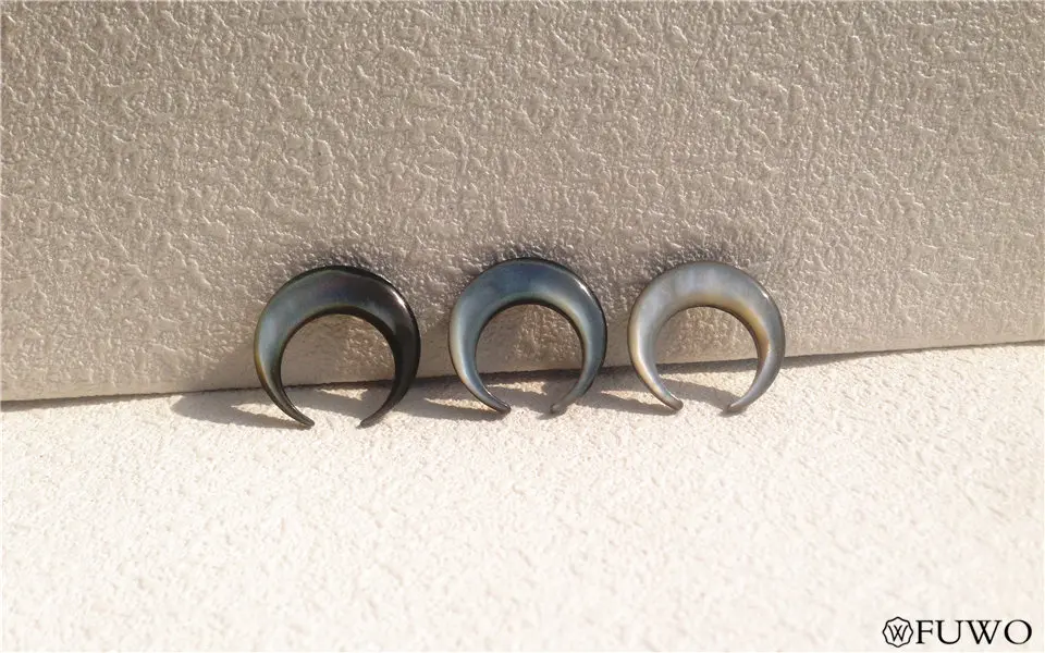 20mm Natural Black Shell Crescent Pendant 8