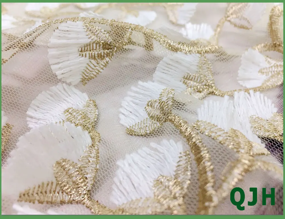 5 лет Изысканная золотая нить 3D вышивка кружевной ткани, Высококачественная Белая сетка ажурные свадебные аксессуары платье вышитая ткань