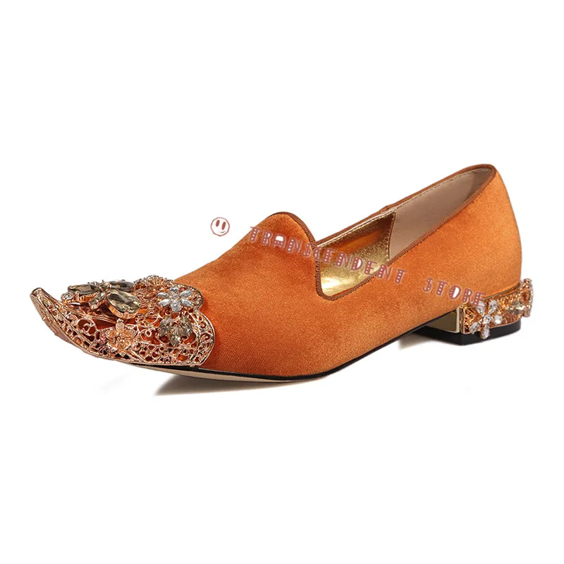 

Akamatsu Velvet Solid Low Heels Women Pumps Gold Floral Carved Pointed Toe Slip On Women Loafers Crystal Retro Palace Shoes