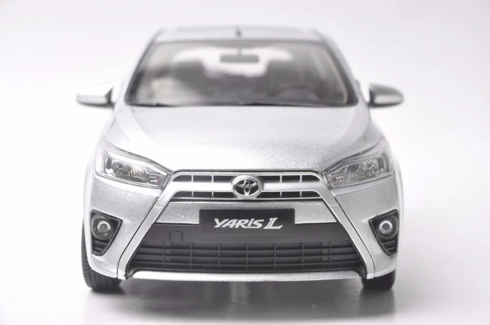Toyota Yaris L 2013 model in scale 118 white (25)
