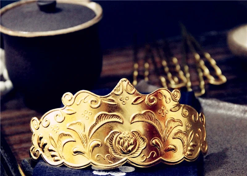 B gold tiara LYZ Ceng Luan Ming Dynasty открытое облако тиара китайская винтажная ручная резьба цветок лотоса головной убор Тиара для волос - Цвет: B gold tiara