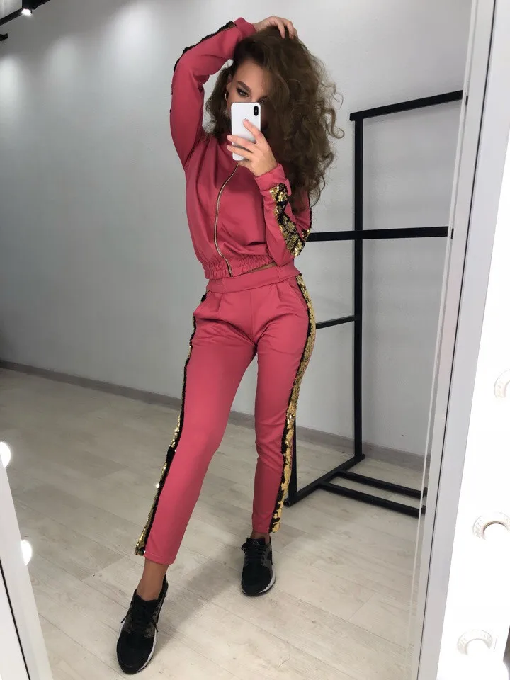 1350611570_w640_h640_kostyum-s