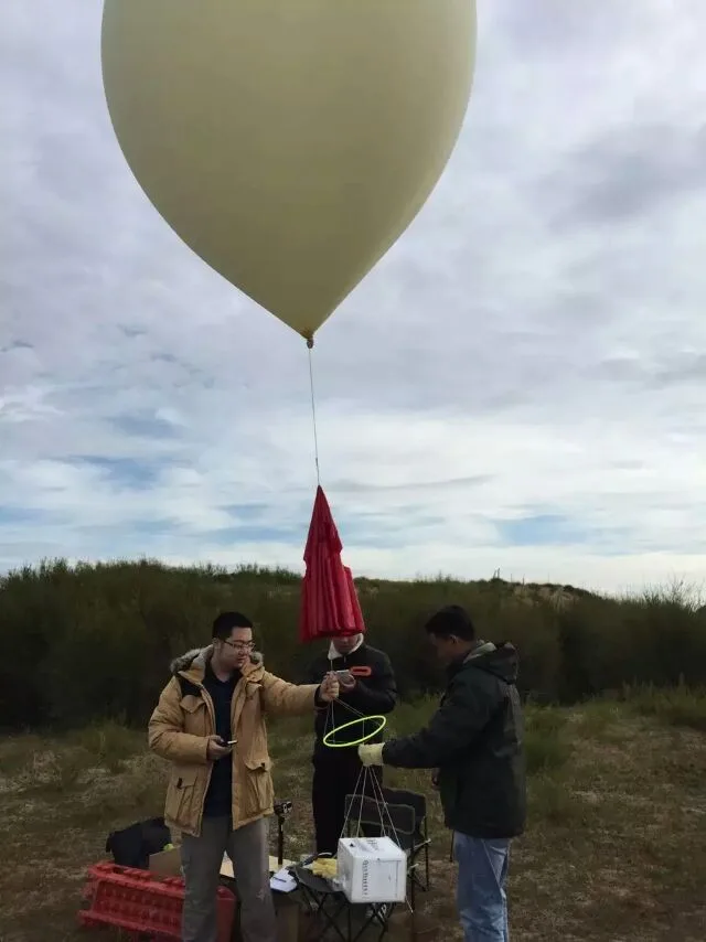 36 дюймов Полезная нагрузка radiosonde воздушный шар маленький размер очень легко открыть мини-парашют желоб