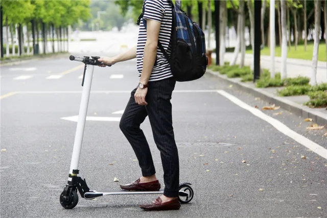 Cheap Lightest Hoverboard Carbon Fiber Folding Electric Kick Skateboard Scooter Foldable E-bike two 5 inch wheel 8.8ah LG Battery