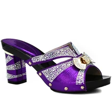 Новейшие итальянские женские босоножки фиолетового цвета; вечерние свадебные туфли-лодочки без застежки на низком каблуке в африканском стиле; свадебные туфли высокого качества