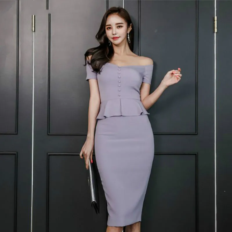Женское платье карандаш с коротким рукавом и оборками облегающее большого
