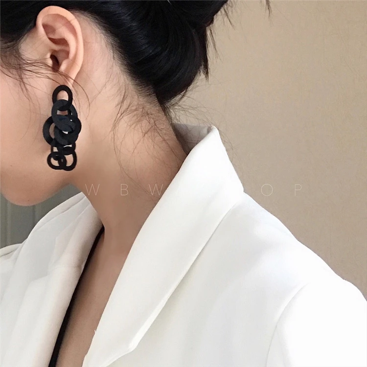 Timeless Wonder, Geo связанный круг, полимерные серьги-гвоздики, Женские Ювелирные изделия, вечерние, топ, панк, черный, готический, для подиума, редкие 2626