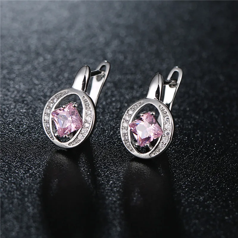 3777689051_2059314439