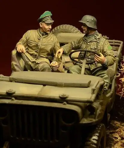 

1/35 Resin Figures 2 Soldiers (no car)
