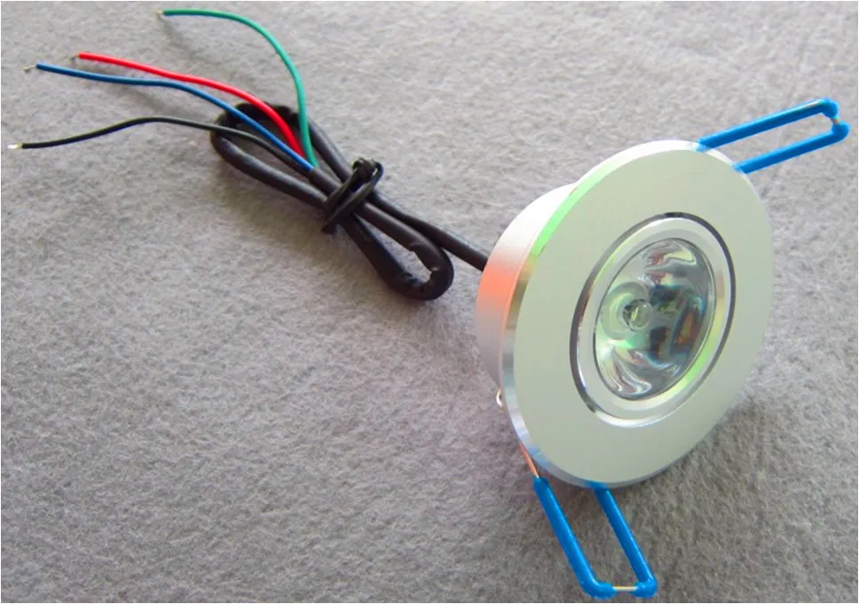 1*3 Вт RGB LED-светильник; вход DC12V; с 4 проводами драйвер pwm внутри; Размер: D68* 40 мм, вырезанное отверстие: D55mm