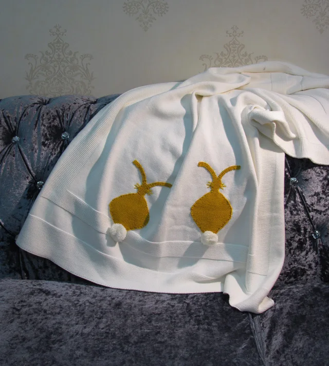 Цена Скандинавском стиле белый вязаный детский плед с желтый кролик дизайн хлопок кровать диван многофункциональный детское одеяло пеленать 100*...