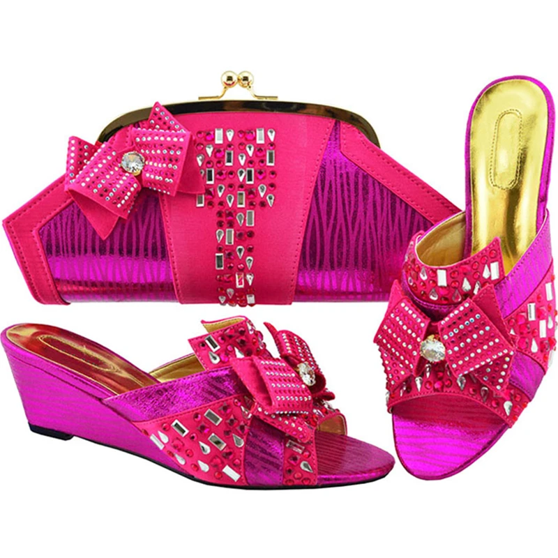 Nieuwe Collectie Italiaanse Vrouwen Bijpassende Schoenen en Tas Set Afrikaanse Bruiloft Schoen en Tas Set met Grote Kristal Wiggen Hakken vrouwen Schoenen Nieuwe Collectie Italiaanse Vrouwen Bijpassende Schoenen en Tas Set Afrikaanse Bruiloft Schoen en Tas Set met Grote Kristal Wiggen Hakken vrouwen Schoenen