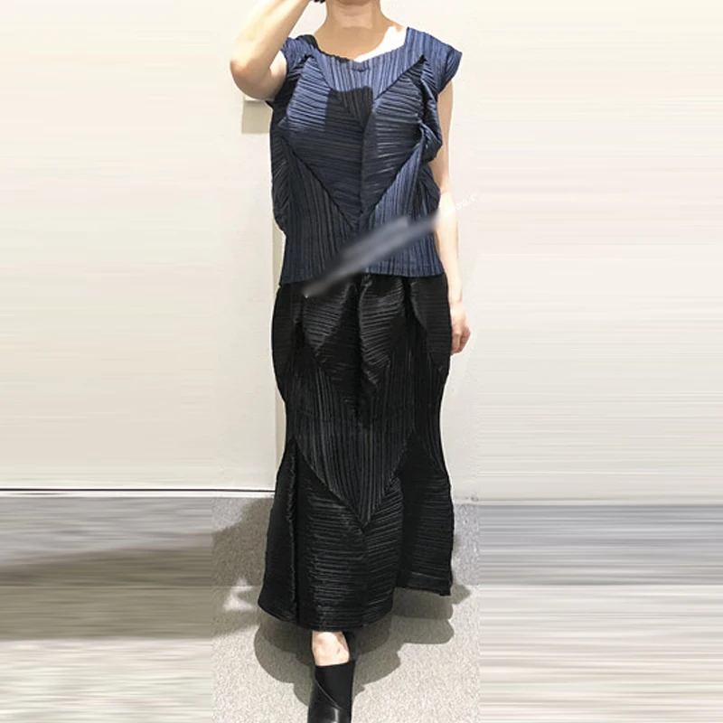 

FREE SHIPPING Miyake fashion fold solid short sleeve o-neck T-shirt+ pleated bud skirt soild suit IN STOCK