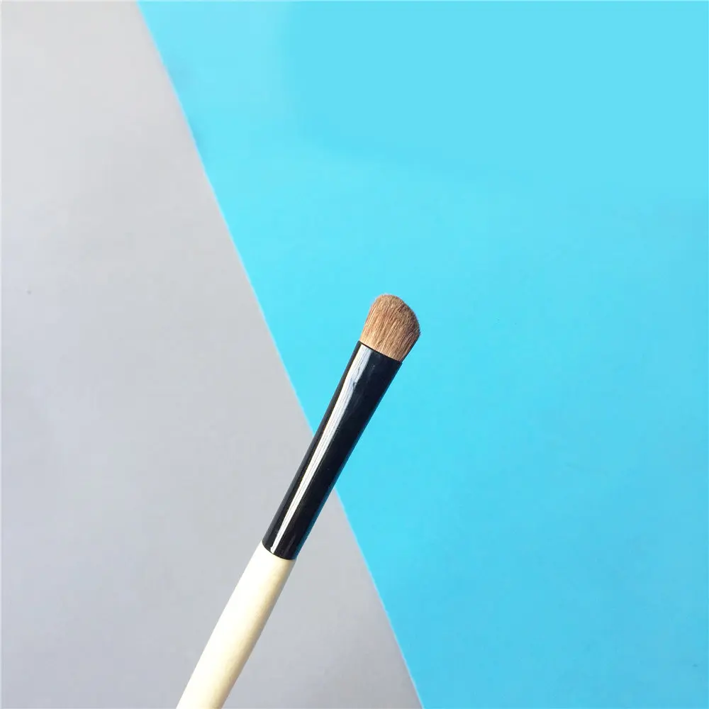 Bobbi Brown Angled Eye Shadow Brush _ 2