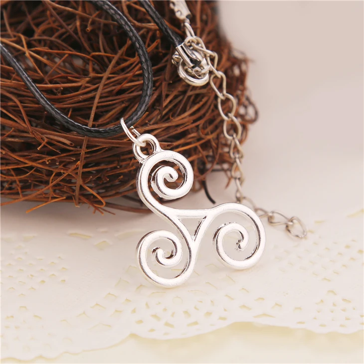 Ожерелье волка для подростков Triskele Triskelion ирландский символ Allison Argent тройная