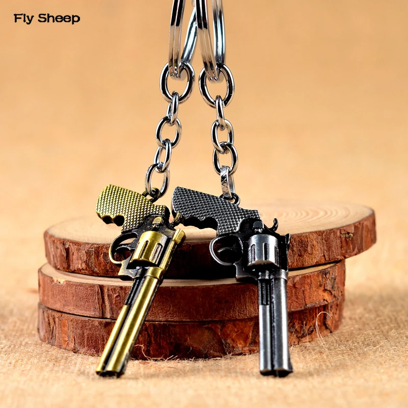 

Cf Game Zinc Alloy Keyrings Miniature Revolver Pistol Weapon Model Keychains Gun Shape Promotional Gift Key Chain for Men