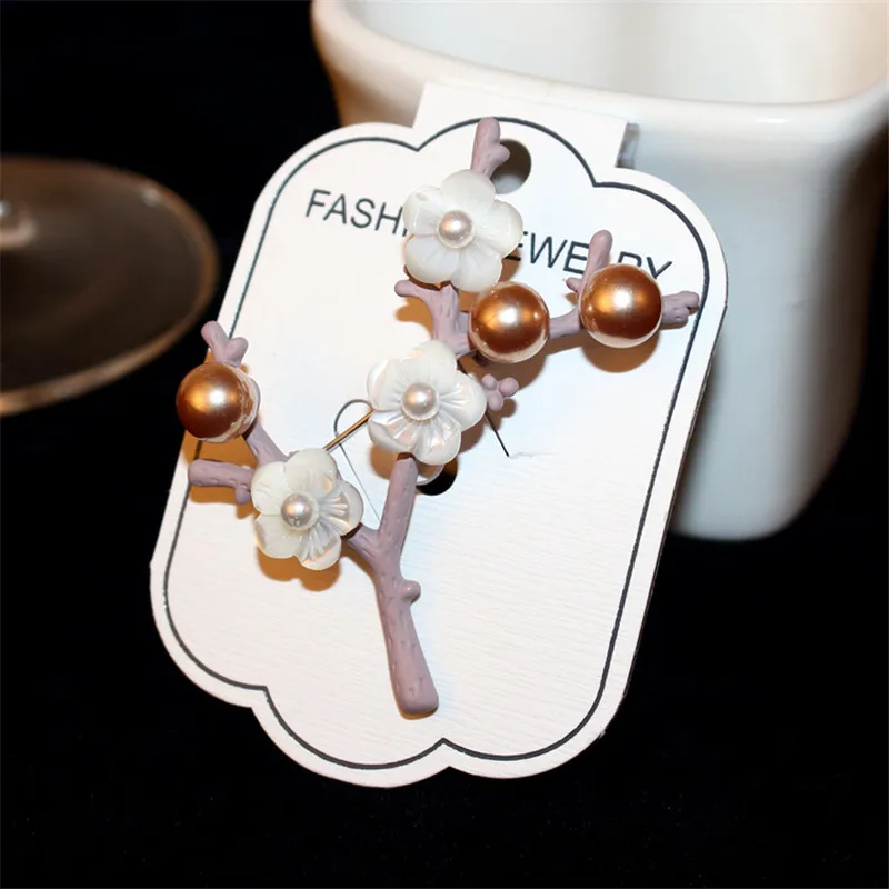 

Cx-Shiny Branch Pearl Tree Brooch Environment Material Alloy Shell Flower Brooches Female Quality cc Broch Pins Neddle