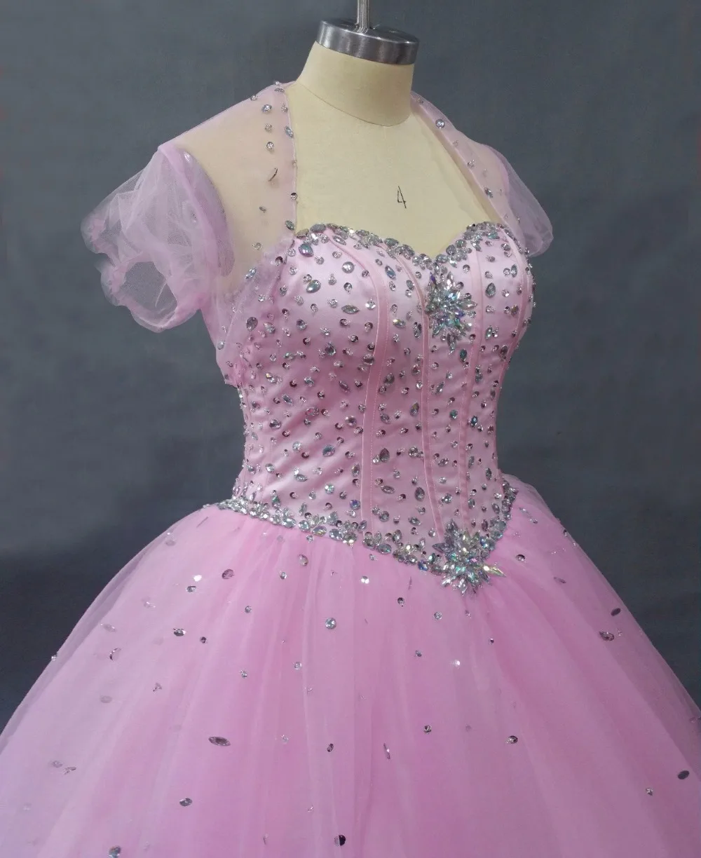 Новейший дизайн 2018 бальное платье платья для Quinceanera розовое с курткой 15 лет милое