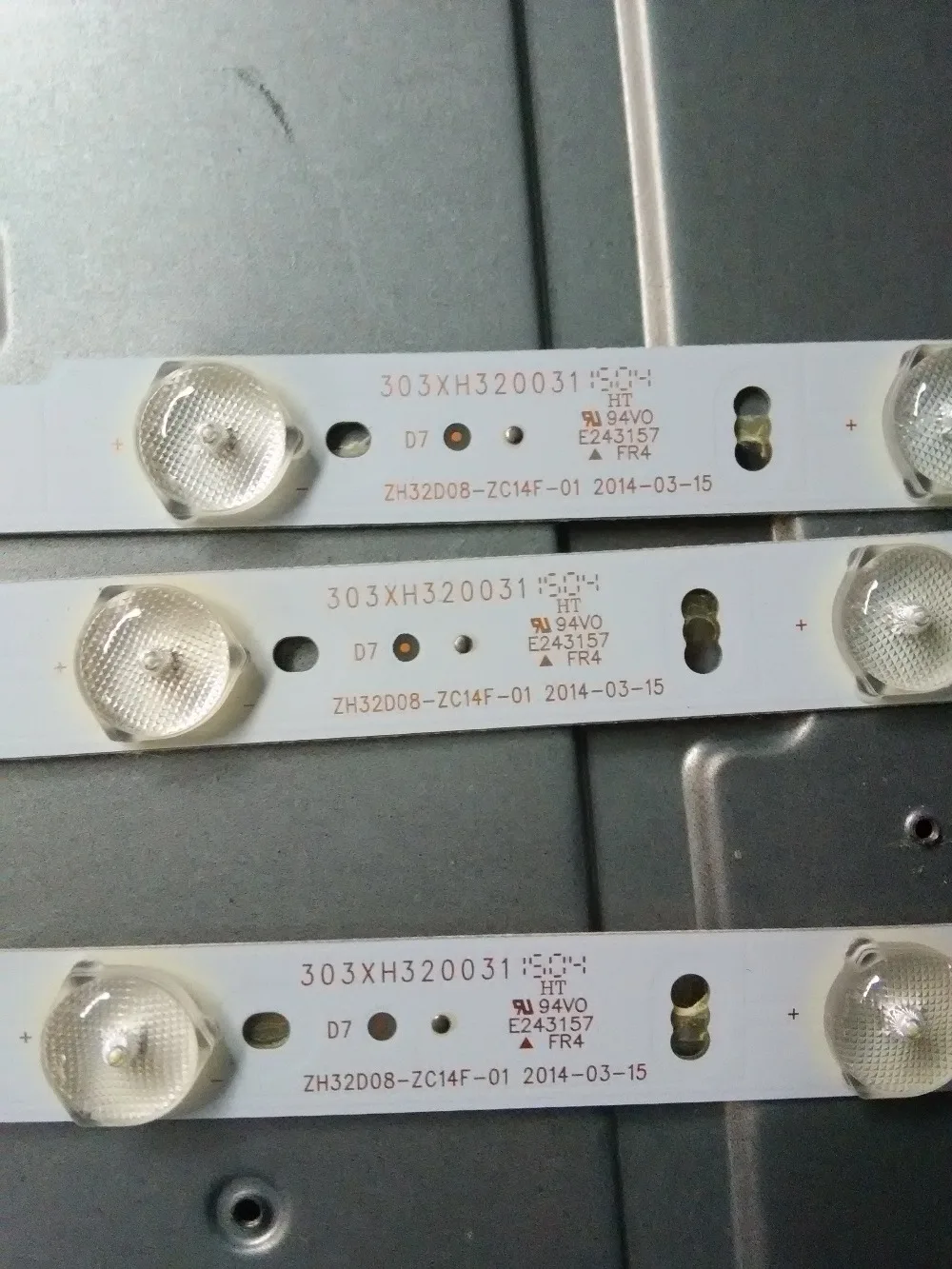 

LED Backlight For LE32F50 LE32F33 Light Bar ZH32D08-ZC14F-01 1-315-316-33 303XH320031