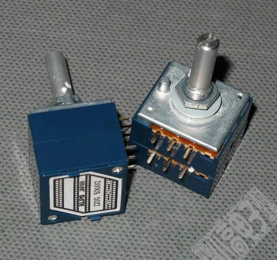 

NEW Original Japan ALPS 27 type RK27 10K / 50K / 100K Double parallel amplifier audio Volume potentiometer Round shaft