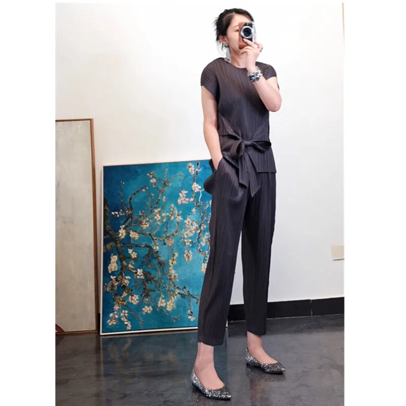 Changpleat الصيف 2019 جديد المرأة اثنين من قطعة مجموعات Miyak مطوي الأزياء تصميم تي شيرت و السراويل الصلبة كبيرة الحجم الإناث الدعاوى