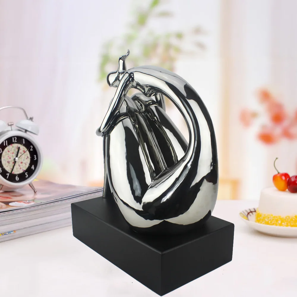 Фарфоровая фигурка грустная девушка скульптура абстрактная креамика Maiden