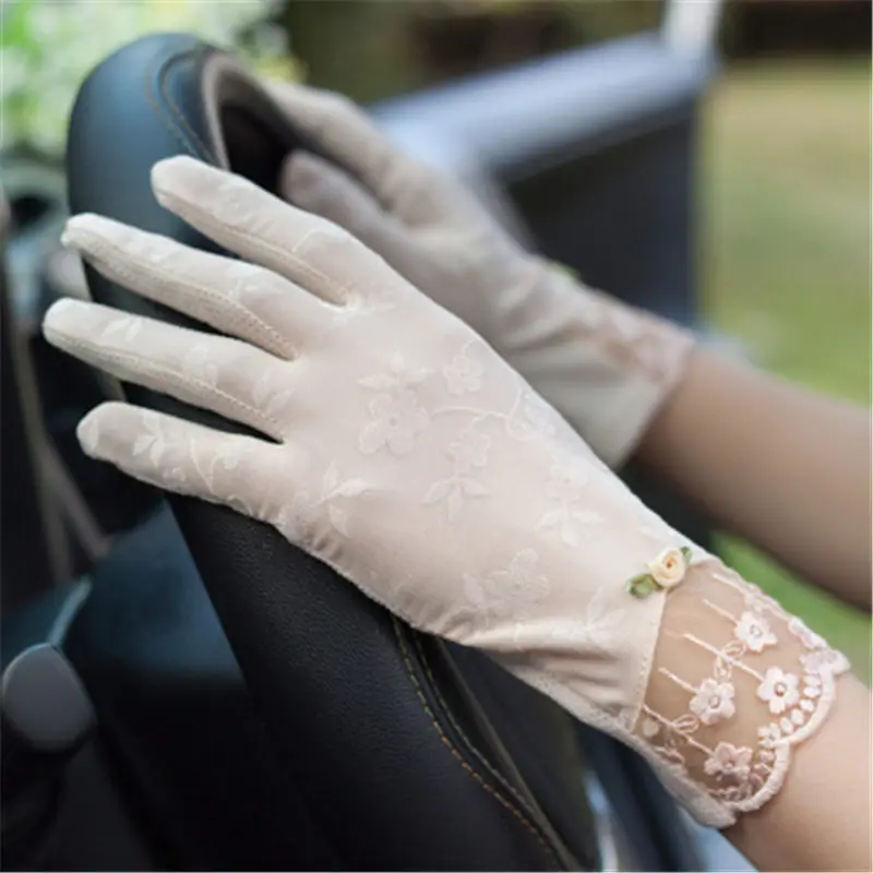 Летние солнцезащитные перчатки женские тонкие для вождения Нескользящие УФ-защита короткие стильные кружевные шелковые женские варежки FS01 - Цвет: beige yellow V style
