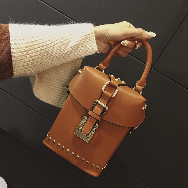 Известный Бренд Знаменитости Сумки Новый 2017 Небольшой Мини Женщин Заклепки