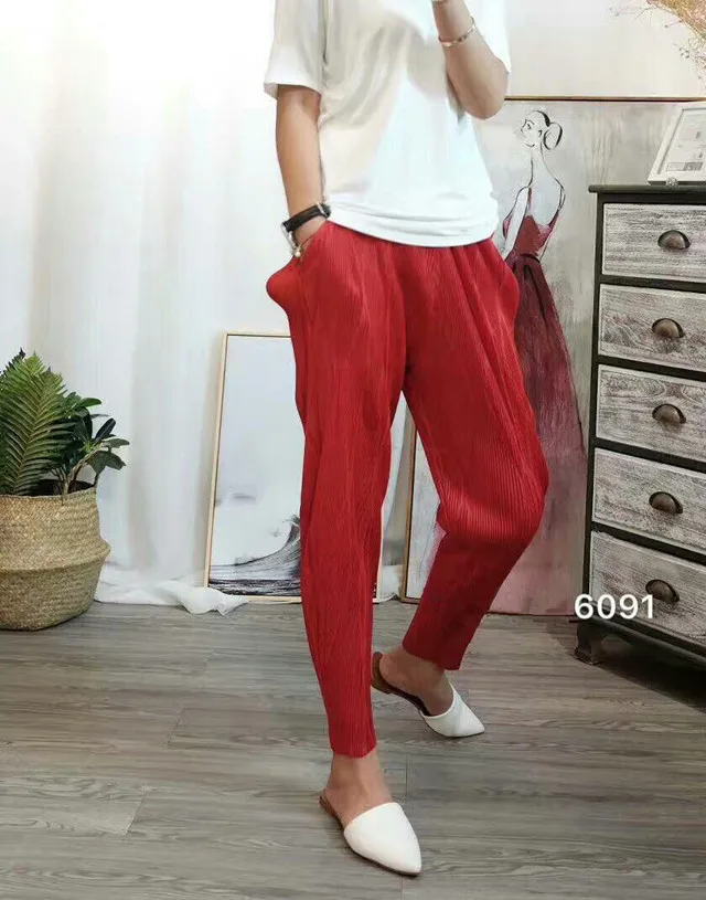 

MIYAKE Summer new wrinkle big code thin tight tights little leg pants female Haren radish leisure nine pants free shipping