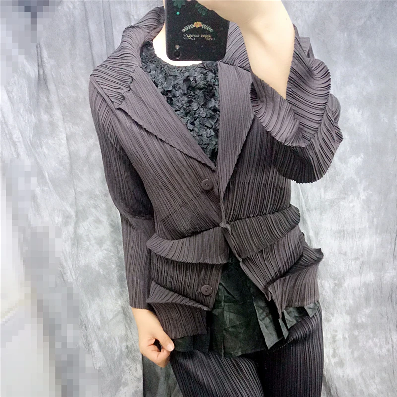 

MIYAKE Women's clothes pleat short coat heap pleat small suits show thin free shipping