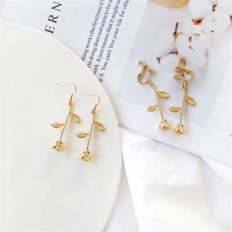 

Golden Rose Pendant Earrings Ear Clip Fashion Simple Girl Student Earrings Female Romantic Trenddy Jewelry Accessories Gift