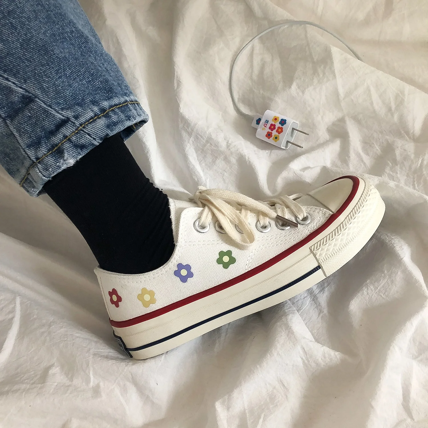 

Low cut canvas shoes female niche students Korean shoes 2019 summer new ins tide shoes net red