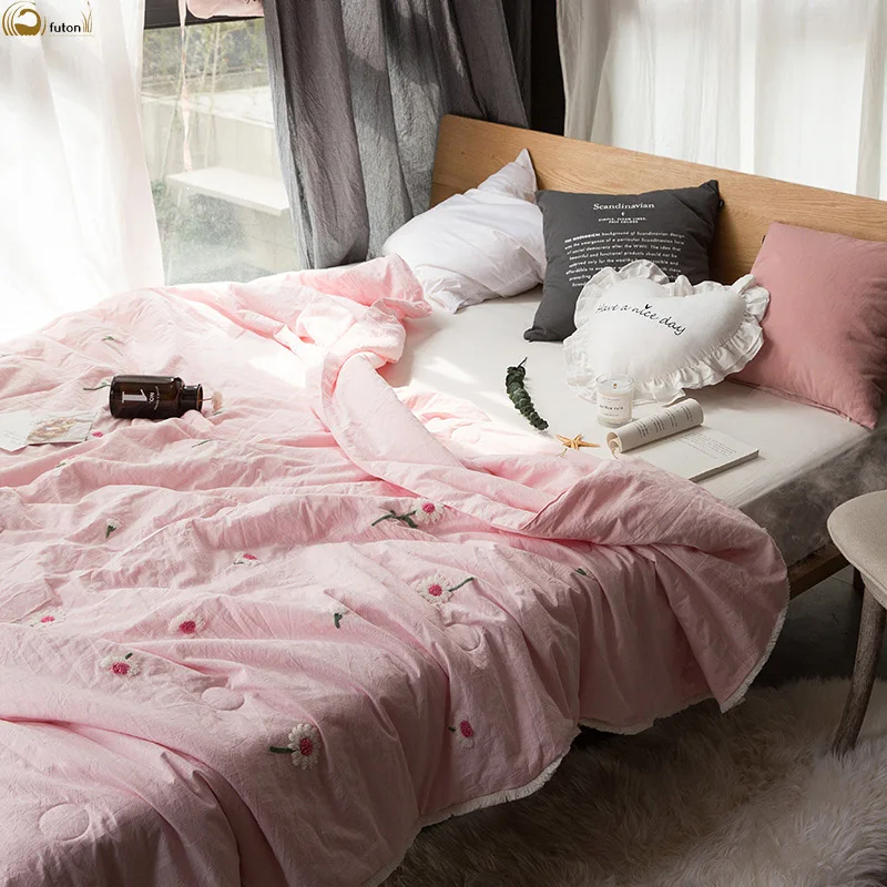 

Home textile hot sale 100% cotton polyester filler embroidered Daisy and romantic coral summer quilt bedding blanket