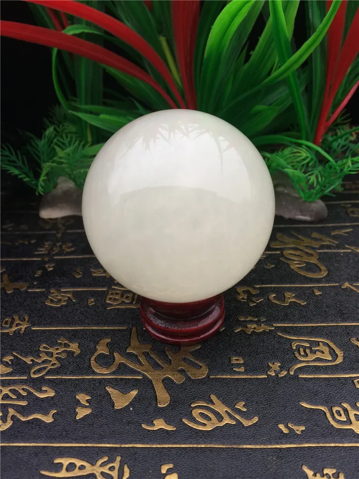 

Natural Iceland fluorite pearl stone white light luminous ball ornaments Moonstone fluorescent stone balls