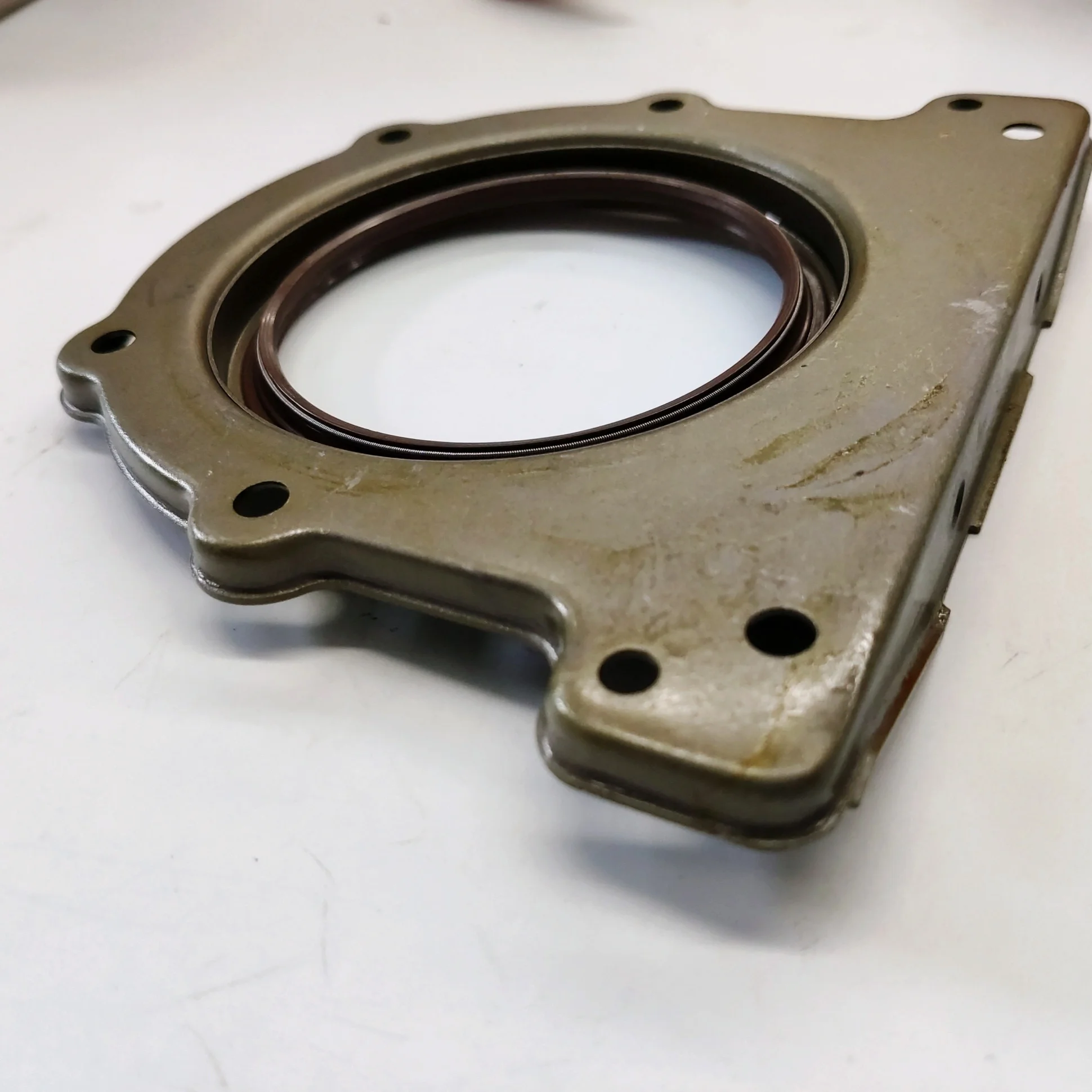 Auto Replacement Parts OE Number 1002040GG010-01 for JAC Refine M3 J6 J4 Crankshaft rear oil seal