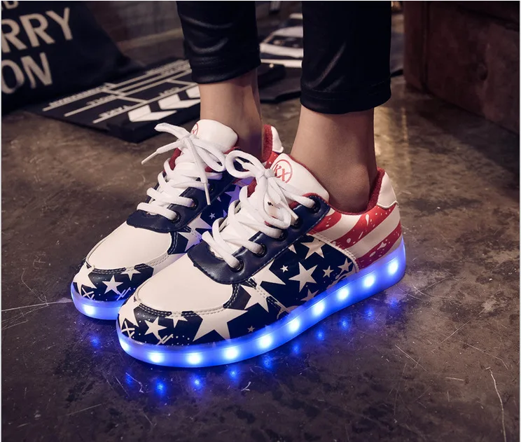 En Ligne Taille 30 46 Lumineux Sneakers pour enfants et adultes USB De Charge Light Up Chaussures pour garçons filles hommes femmes Led Causal chaussures