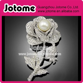 

GORGEOUS pearl and crystal rhinestone rose brooch