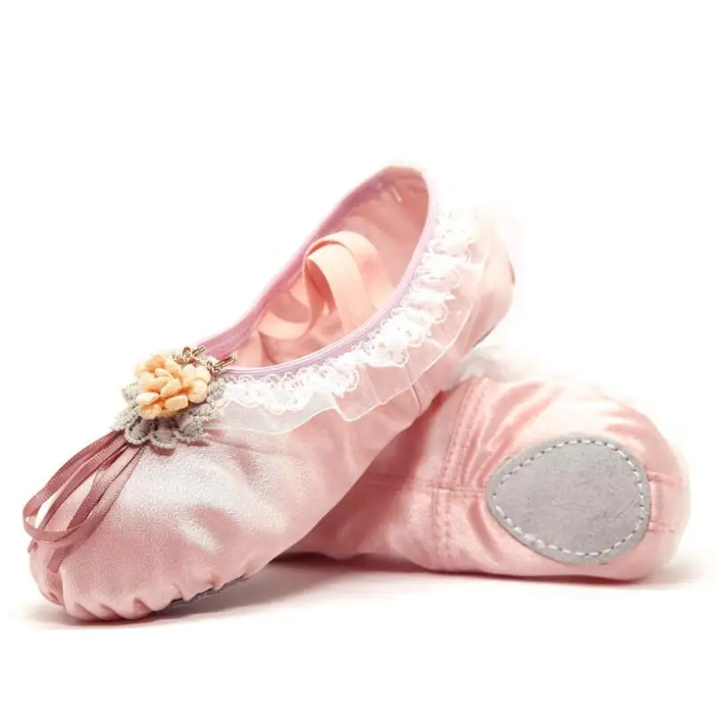 Детские Балетные танцевальные туфли; атласная обувь; Балетные танцевальные Тапочки для девочек; балетки; стразы; кружевные туфли с бантом; B19