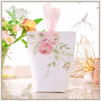 

Free Shipping 50pcs Wedding Favors Upscale Candy Boxes White/pink flowers gift box Party Chocolate Box + ribbon three designs