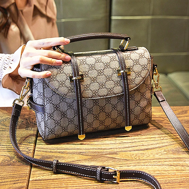 

Brand Travel Bags WaterProof Large Capacity Hand Luggage Traveling Bag 2019 Fashion Women Weekend Travel Duffle Bag Handbags