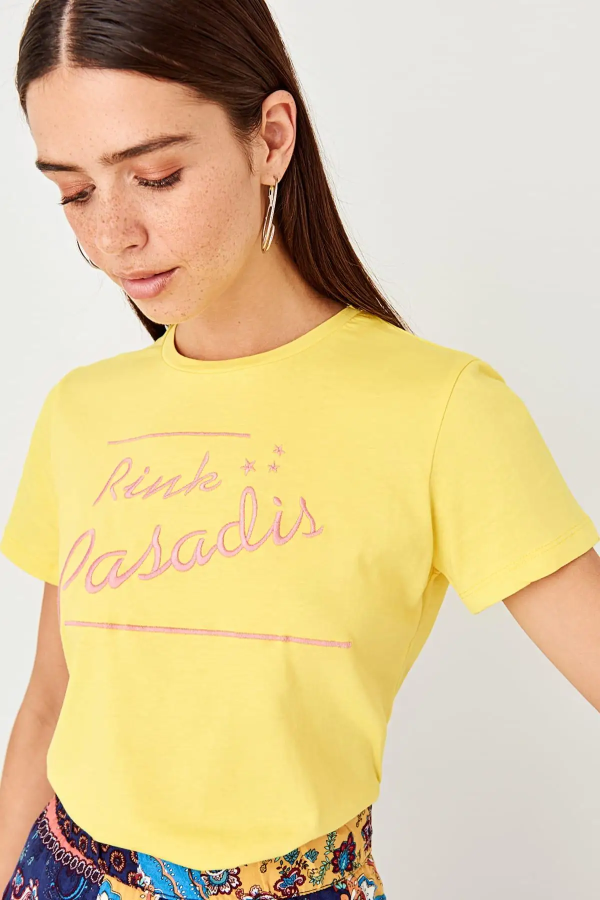 

Trendyol Yellow Embroideried Basic Knitted T-Shirts TWOSS19TS0104