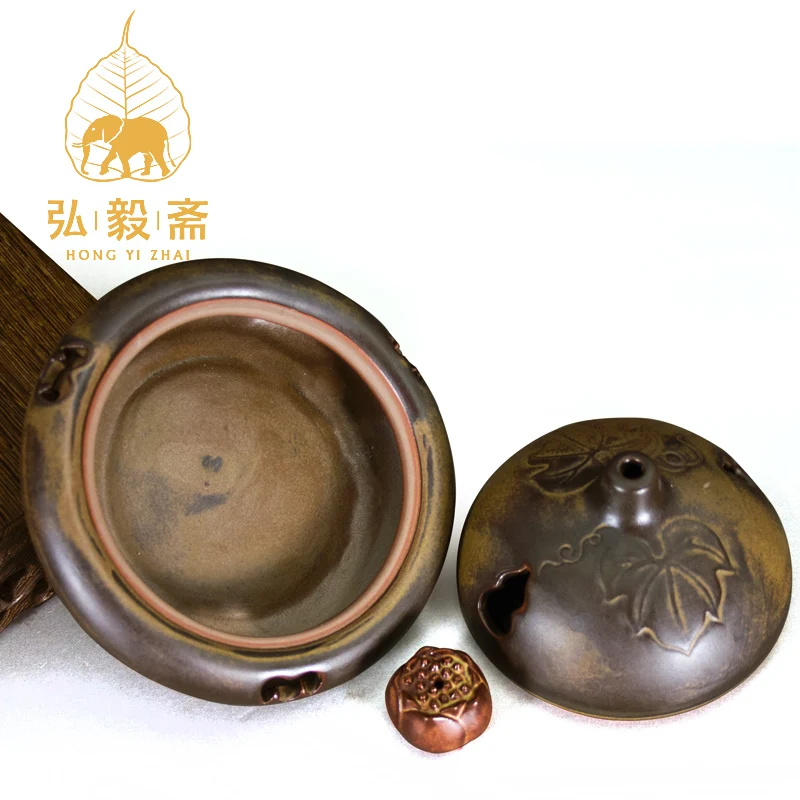 Hong Yizhai sandalwood aloes tower incense burner with Xiangxiang disc ceramic ornaments Fulinmen
