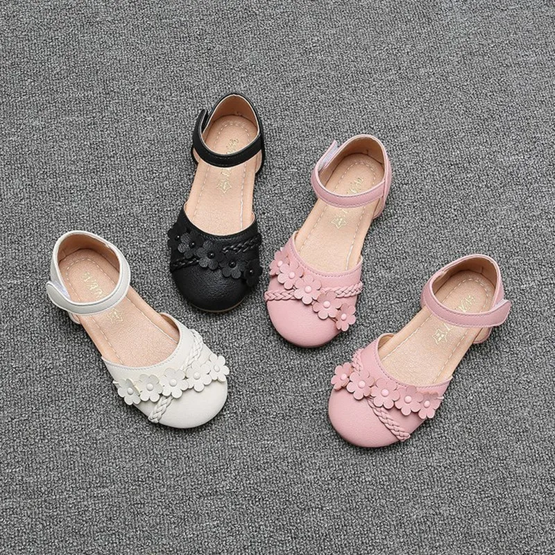 Children's Shoes New Sandals Super soft and comfortable Princess Shoes Girls Hollow flower Shoes Summer amorous feelings