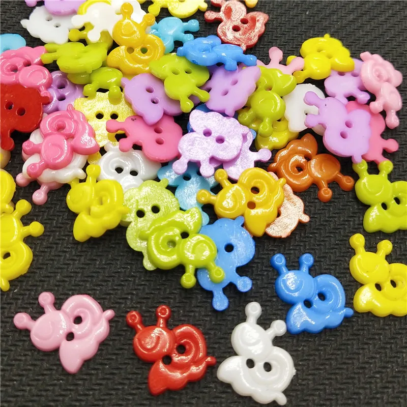 

50pcs/pack Animal Snails 2 Holes Heart Shape Colorful Button 13 x 15 mm Plastic Buttons For Sewing Garment Supplies Accessory
