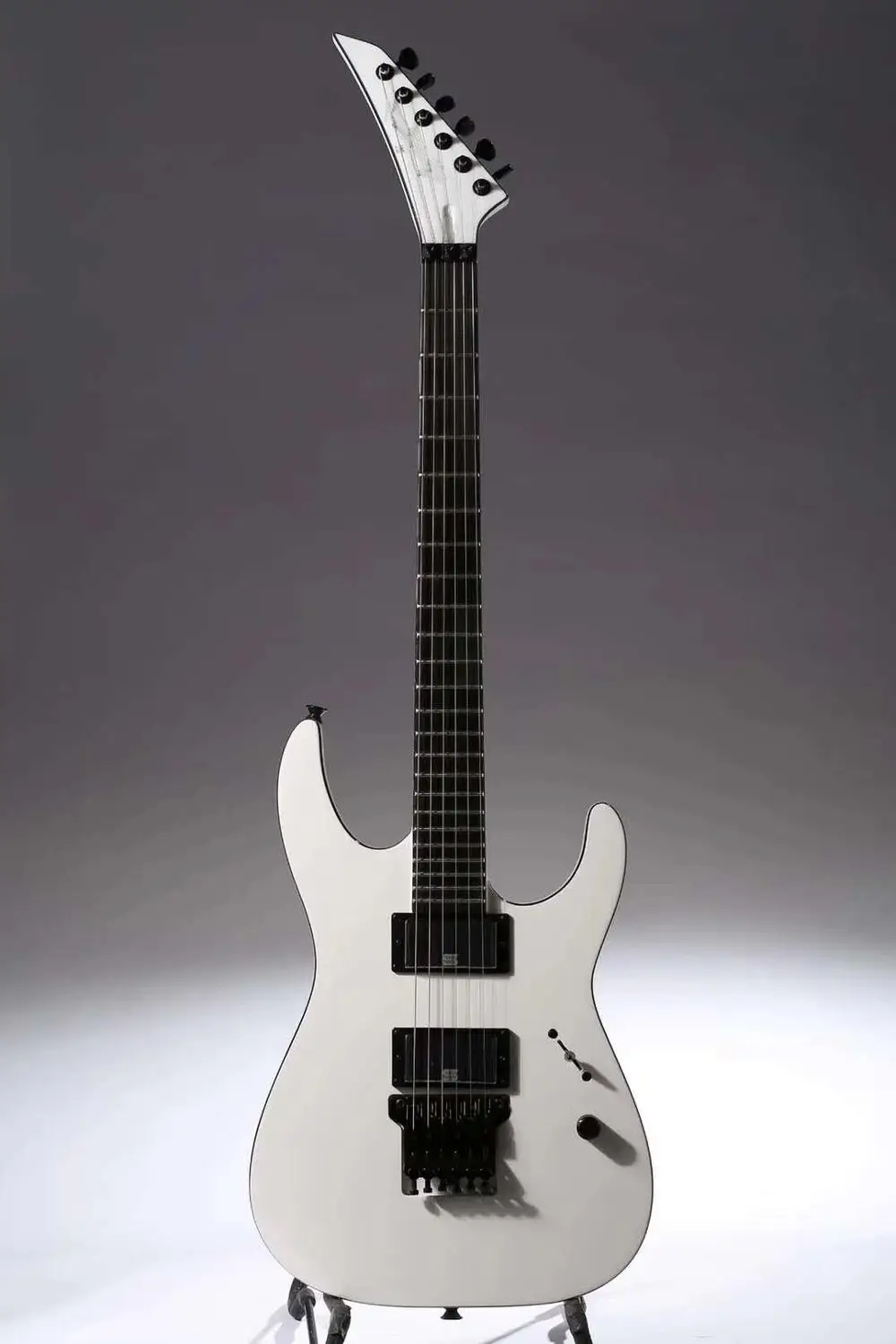 

electric guitar series signature sl2 mick thomson arctic white electric guitar